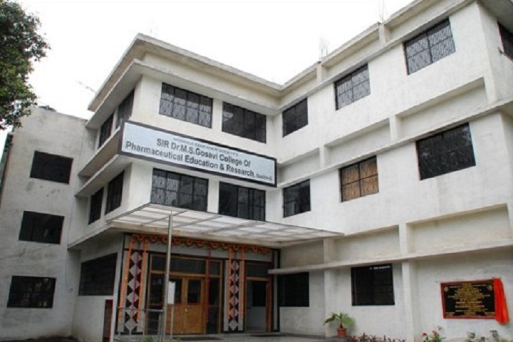 https://cache.careers360.mobi/media/colleges/social-media/media-gallery/7942/2019/3/6/Front view of Sir Dr M S Gosavi College of Pharmaceutical Education and Research Nashik_Campus-view.jpg